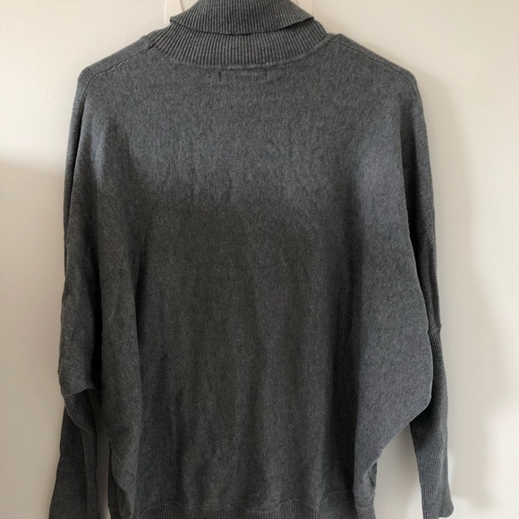 Forever 21 Dolman Sleeve Turtleneck - Picture 4 of 5
